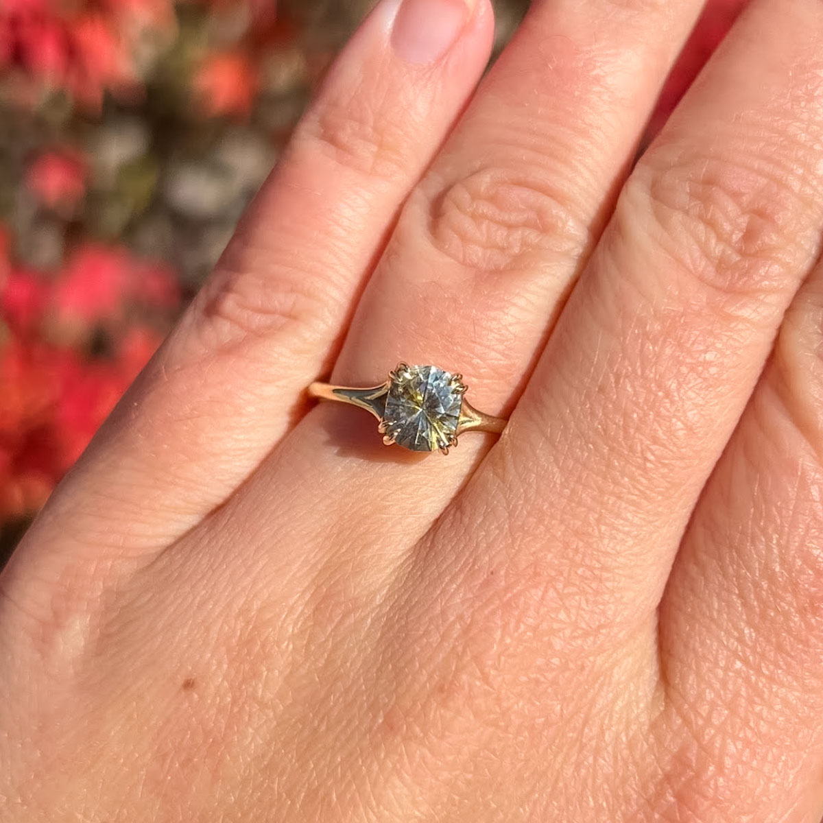 The "Daphne" ring in 14K yellow gold with 1.71-Carat Montana Sapphire