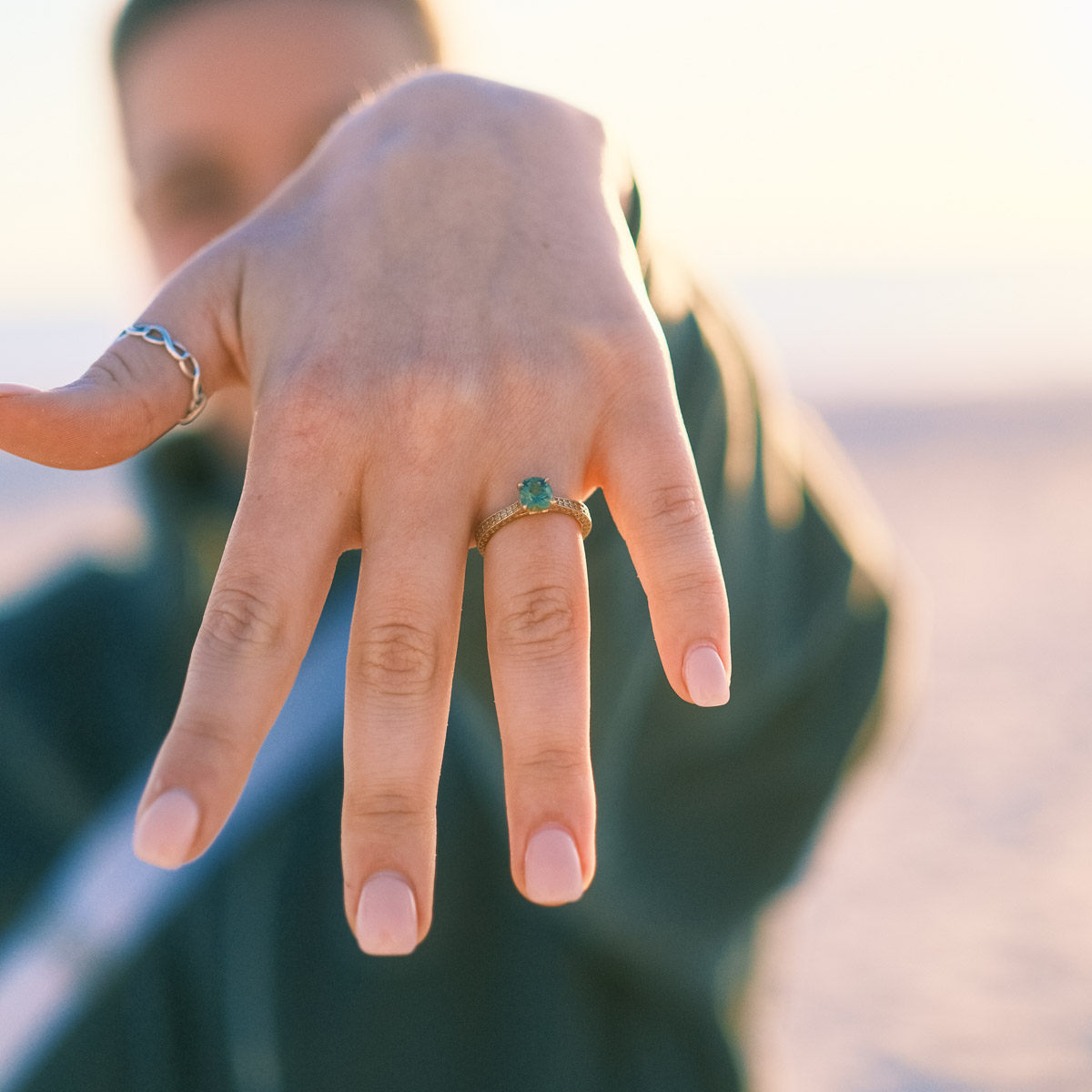 The "Maya" ring in 18K yellow gold with 1.48-Carat Australian Sapphire