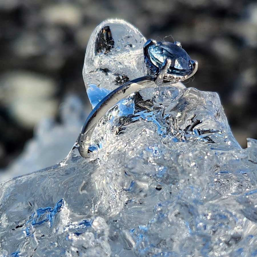 The "Tiara" ring in platinum with 2.00-carat Montana sapphire