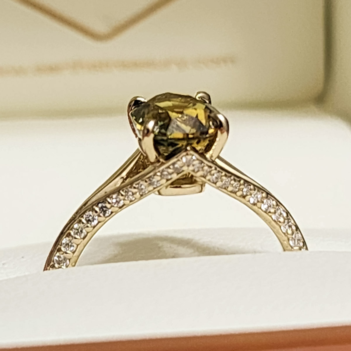 The "Antoinette" ring in 14K yellow gold with 1.69-carat Australian sapphire