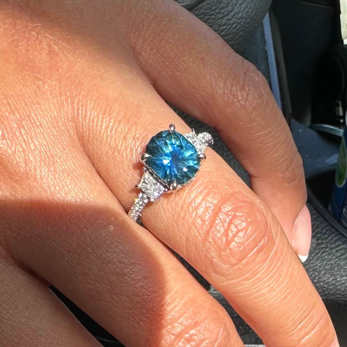 Custom ring in platinum with 2.77-Carat Montana Sapphire