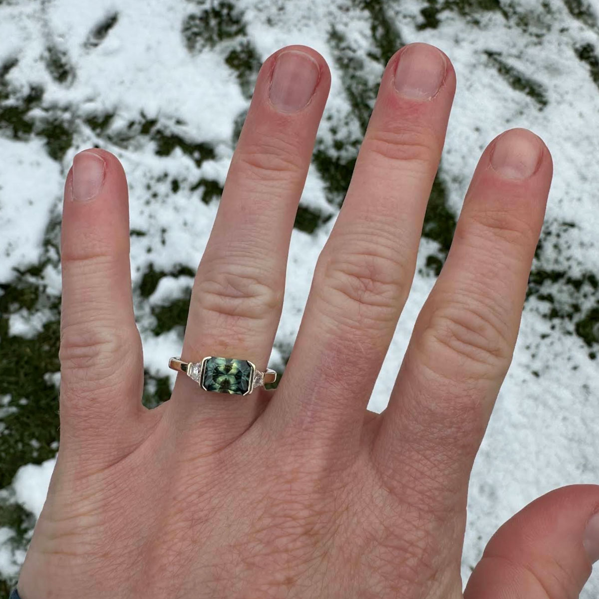 The "Dinara" ring in 14K yellow gold with 1.72-Carat Australian Sapphire