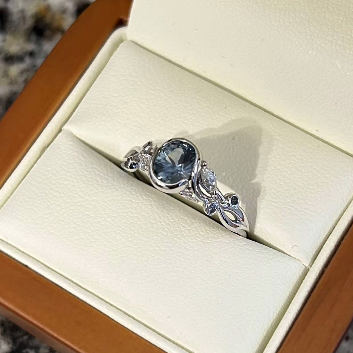 The "Cassia" ring in 14K white gold with 0.96-carat Montana sapphire