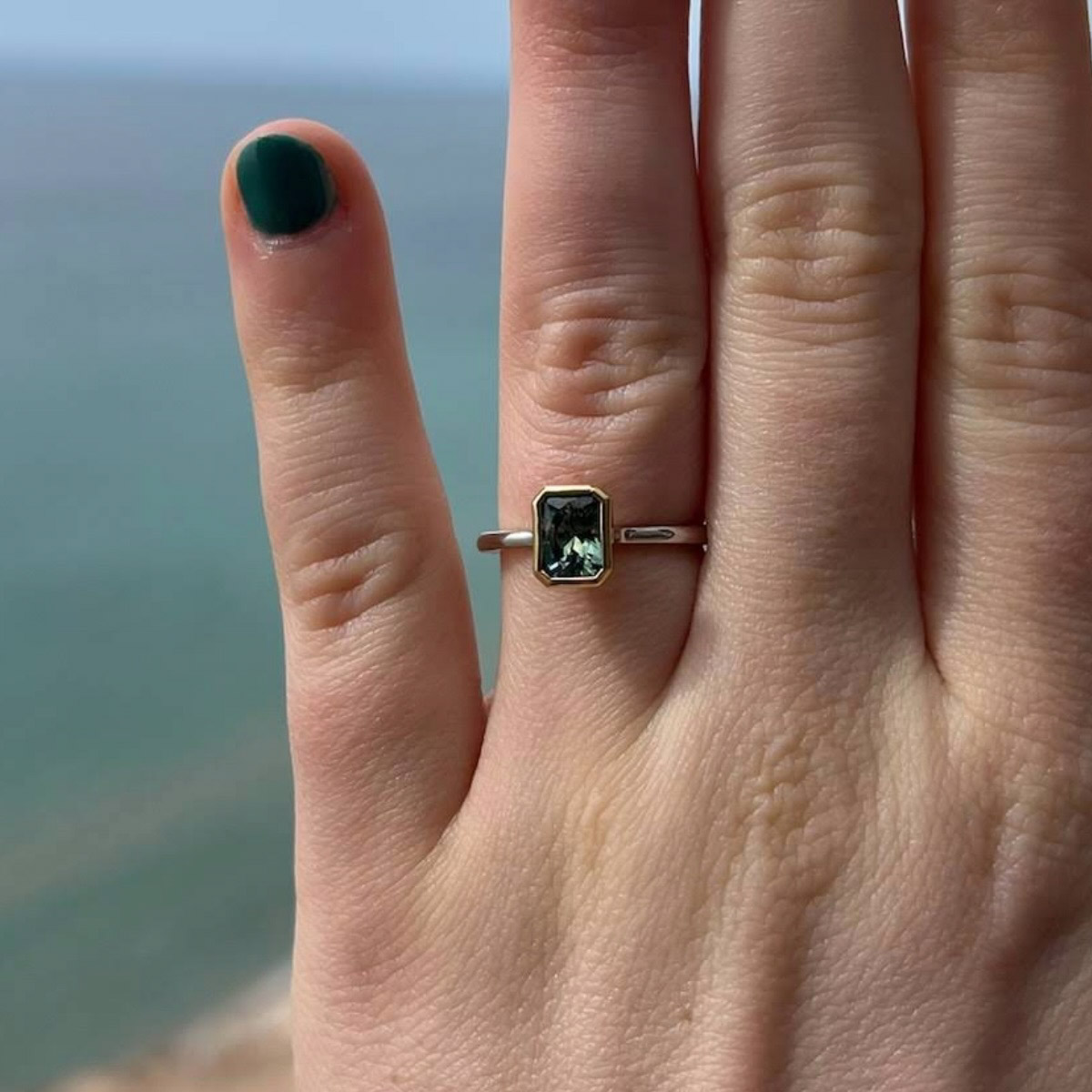 Custom ring in platinum and 18K yellow gold with 1.12-carat Montana sapphire
