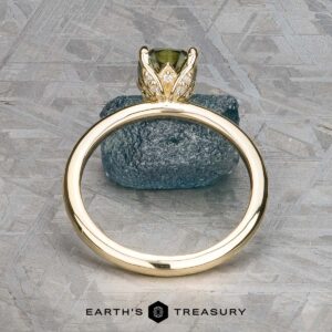 The "Begonia" ring features a 1.56-carat Australian sapphire set in 14K yellow gold.