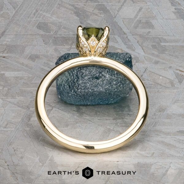 The "Begonia" ring in 14K yellow gold with 1.56-Carat Australian sapphire The "Begonia" ring features a 1.56-carat Australian sapphire set in 14K yellow gold.