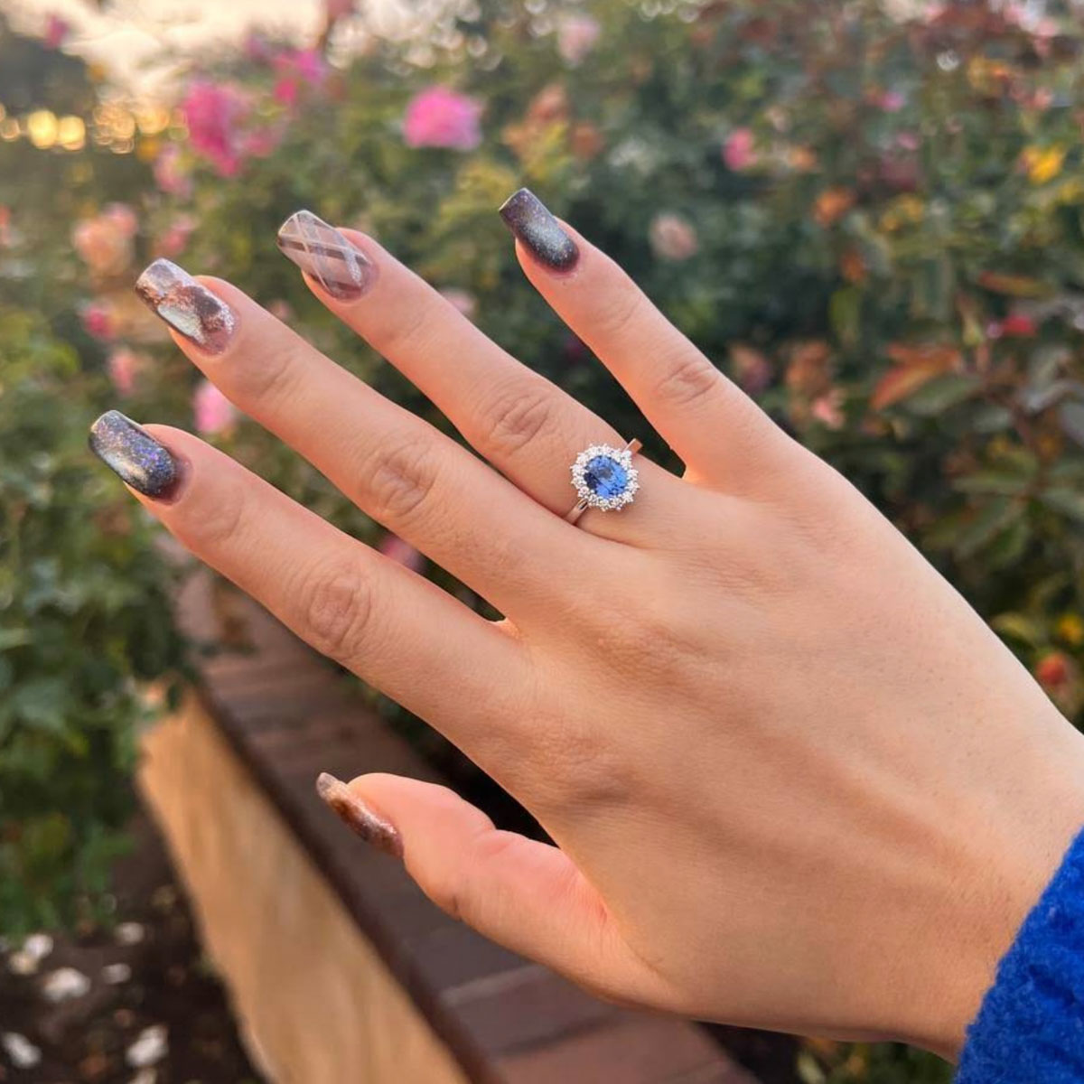 The "Vivian" ring in 18K white gold with 1.59-carat Ceylon sapphire