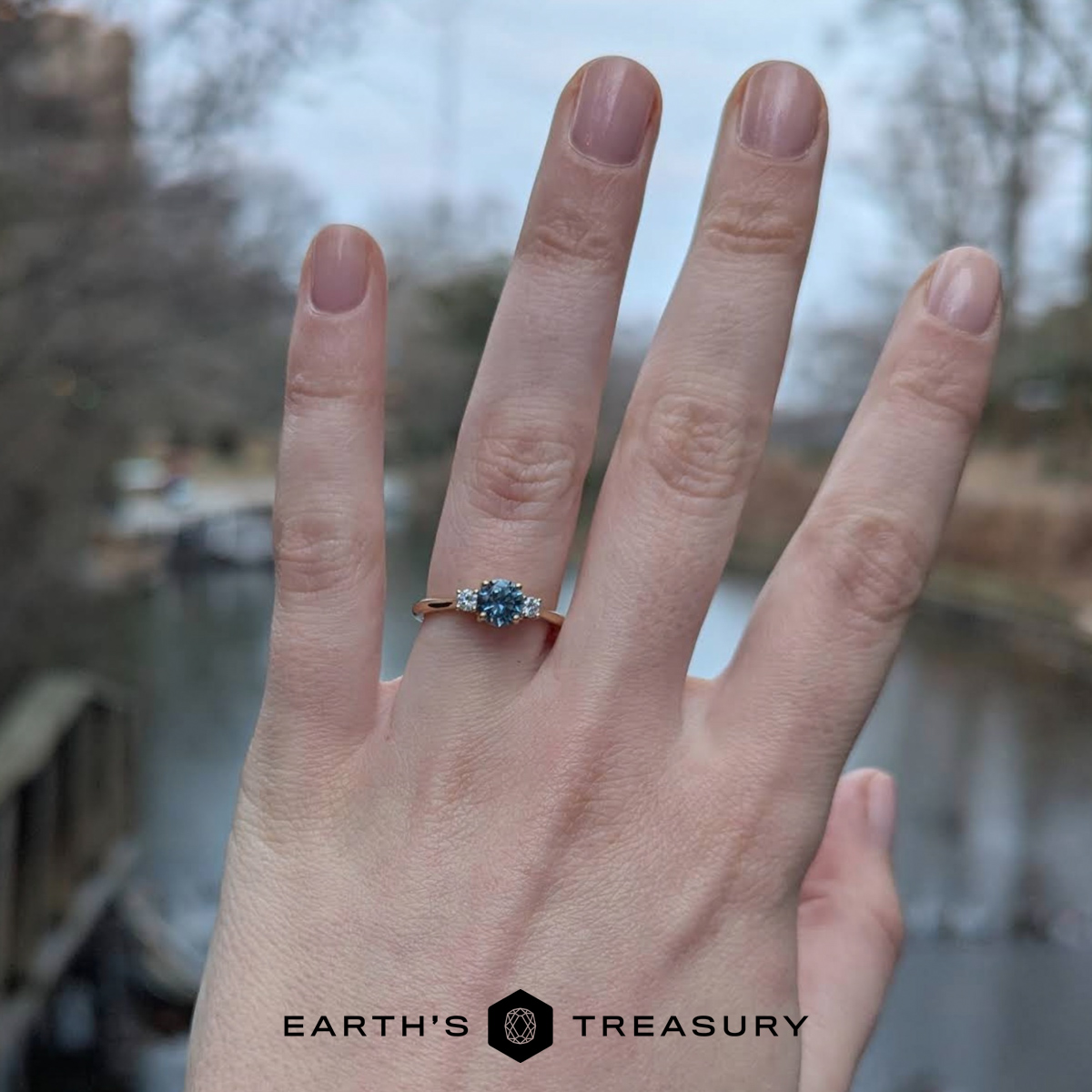 The "Wisteria" 2.5 ring in 14K yellow gold with 0.96-carat Montana sapphire